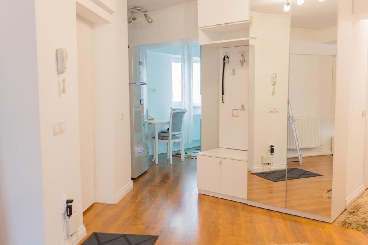 Cozy & Spacious 2Br Apartment With Netflix Bucareste Exterior foto