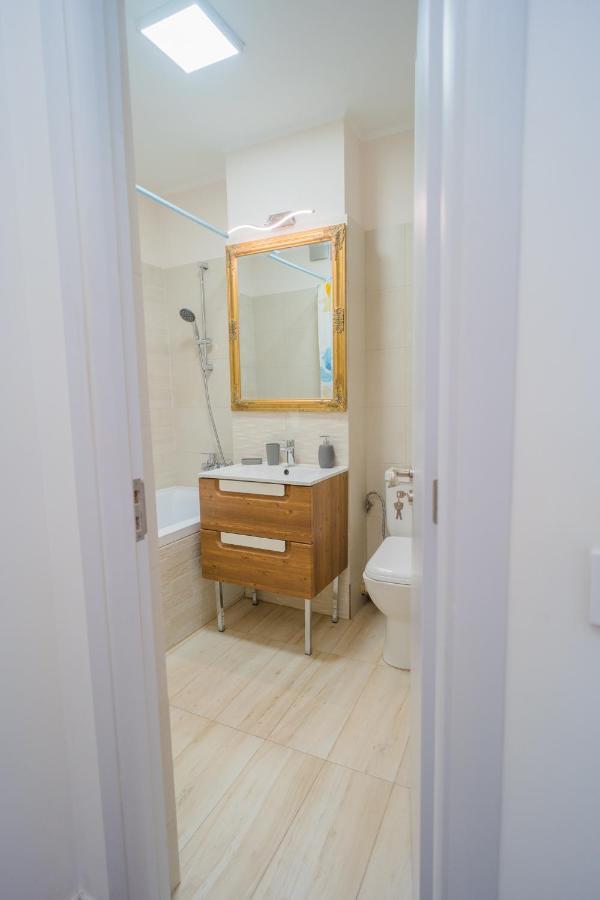 Cozy & Spacious 2Br Apartment With Netflix Bucareste Exterior foto