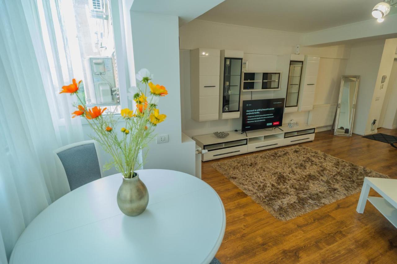 Cozy & Spacious 2Br Apartment With Netflix Bucareste Exterior foto